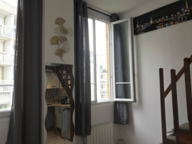 Location
Studio avec mezzanine