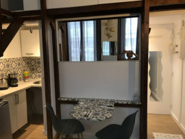 Location
Studio avec mezzanine