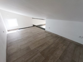 
                                                                                        Location
                                                                                         Studio avec mezzanine et cour St Pierre