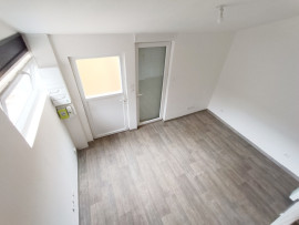 
                                                                                        Location
                                                                                         Studio avec mezzanine et cour St Pierre