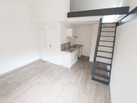 
                                                                                        Location
                                                                                         Studio avec mezzanine et cour St Pierre