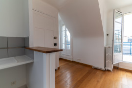 
                                                                                        Vente
                                                                                         STUDIO AVEC TERRASSE VUE TOUR EIFFEL