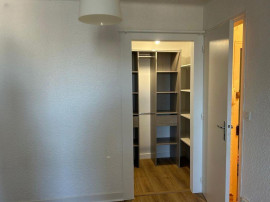 
                                                                                        Location
                                                                                         Studio calme - centre ville