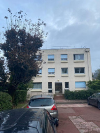 
                                                                                        Location
                                                                                         Studio confortable dans quartier calme