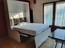 
                                                                                        Location
                                                                                         Studio dans propriété privée clôturée