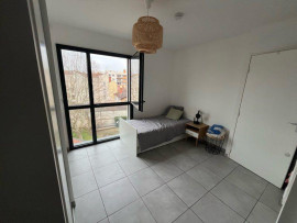 
                                                                                        Location
                                                                                         Studio dans résidence avec espaces partagés