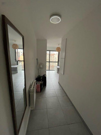 
                                                                                        Location
                                                                                         Studio dans résidence avec espaces partagés
