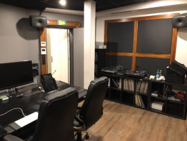 
                                                                                        Vente
                                                                                         Studio d'audiovisuel et d'enregistrement