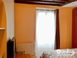 
                                                                                        Vente
                                                                                         Studio de charme avec poutres