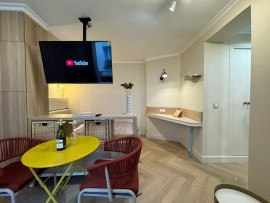 
                                                                                        Location
                                                                                         Studio de luxe dans le centre-ville