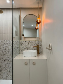 
                                                                                        Location
                                                                                         Studio de luxe dans le centre-ville