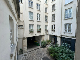 
                                                                                        Location
                                                                                         Studio de luxe dans le centre-ville