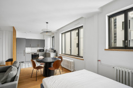 
                                                                                        Vente
                                                                                         Studio de Standing- Quartier Champs-Elysées - 8ème