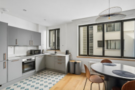 
                                                                                        Vente
                                                                                         Studio de Standing- Quartier Champs-Elysées - 8ème
