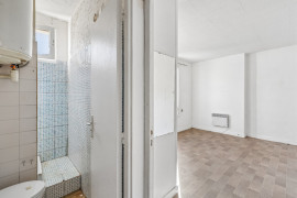 
                                                                                        Vente
                                                                                         Studio - dernier étage - à rénover - Levallois