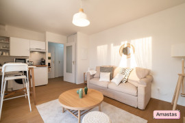 Location
Studio dernier étage avec terrasse au Busca possibilité pkg