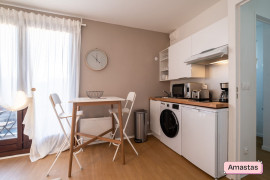 Location
Studio dernier étage avec terrasse au Busca possibilité pkg