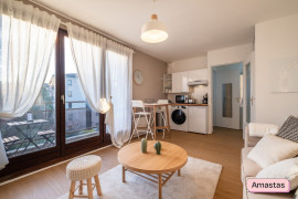 Location
Studio dernier étage avec terrasse au Busca possibilité pkg