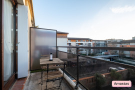 Location
Studio dernier étage avec terrasse au Busca possibilité pkg