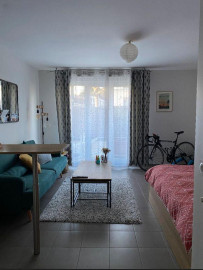 
                                                                                        Location
                                                                                         Studio en RdC avec terrasse proche centre ville