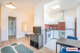 Location
Studio entièrement meublé et rénové 31 m2, proche du Vieux-port