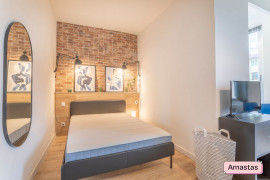 Location
Studio entièrement meublé et rénové 31 m2, proche du Vieux-port
