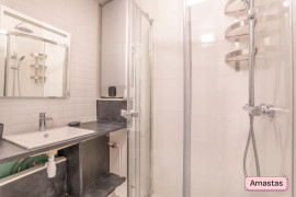 Location
Studio entièrement meublé et rénové 31 m2, proche du Vieux-port
