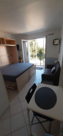 
                                                                                        Location
                                                                                         Studio entièrement refait