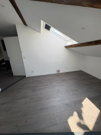 
                                                                                        Location
                                                                                         Studio – Lumineux – 5ᵉ étage – Saint Fons
