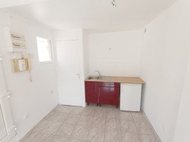 Vente
Studio lumineux avec extérieur privé
