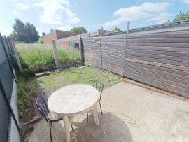 Vente
Studio lumineux avec extérieur privé