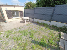 Vente
Studio lumineux avec extérieur privé