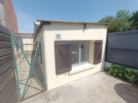 Vente
Studio lumineux avec extérieur privé