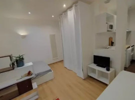 
                                                                                        Location
                                                                                         Studio lumineux de 24m² situé au 1er étage