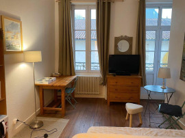 
                                                                                        Location
                                                                                         Studio meublé 17m² avec terrasse lumineux et calme