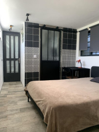 
                                                                                        Colocation
                                                                                         Studio meublé 24m2 indépendant , refait à neuf