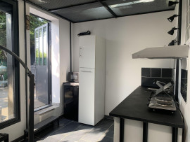 
                                                                                        Colocation
                                                                                         Studio meublé 24m2 indépendant , refait à neuf