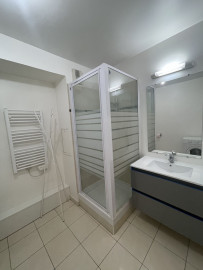 Location
✅ Studio meublé (27 m²) - 5mn La Défense et gare