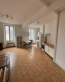 
                                                                                        Location
                                                                                         Studio meublé 29m2 idéal étudiant rue du rouet