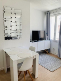 
                                                                                        Location
                                                                                         Studio meublé à louer
