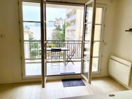 
                                                                                        Location
                                                                                         Studio meublé à Vanves avec balcon