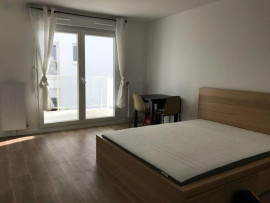 
                                                                                        Location
                                                                                         Studio meublé avec grande terrasse