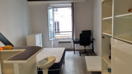 Location
Studio meublé Champs Élysées