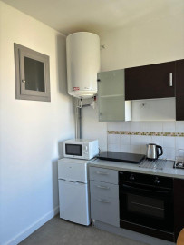 
                                                                                        Location
                                                                                         Studio meublé confortable