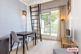 
                                                                                        Location
                                                                                         Studio meublé en duplex avec balcon + pkg