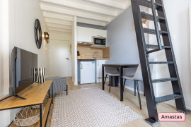 
                                                                                        Location
                                                                                         Studio meublé en duplex avec balcon + pkg