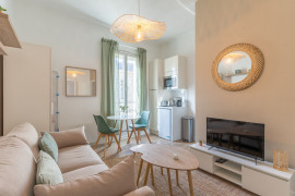 Location
Studio meublé entièrement refait à neuf - Victoire