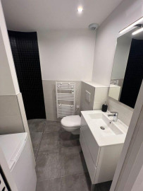 
                                                                                        Location
                                                                                         Studio meublé, équipé loyer tout compris