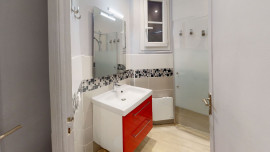 Location
Studio meublé et équipé proche Cathédrale Saint-Nicolas de Nice (balcon de 9m2)