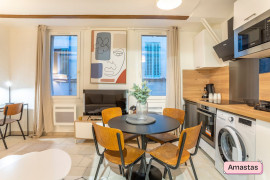 
                                                                                        Location
                                                                                         Studio meublé et rénové 27 m2 en plein cœur du célèbre quartier du Panier